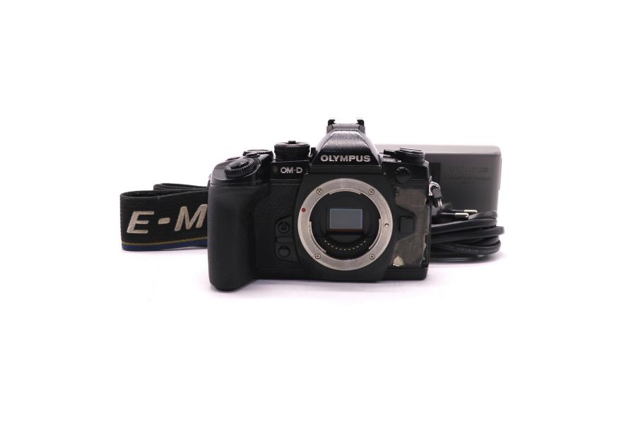 Olympus OM-D E-M1 body (пробег 169130 кадров)