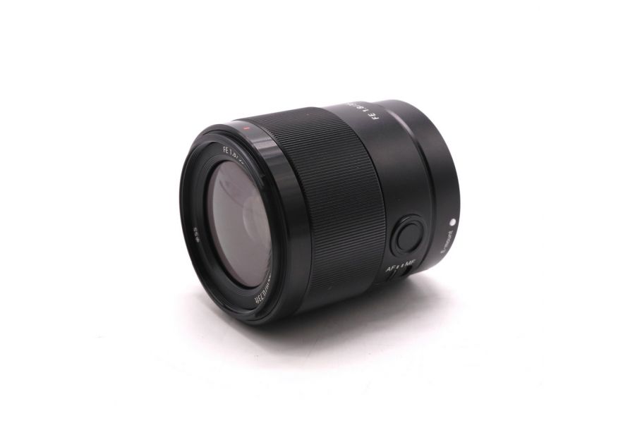 Компактный объектив Sony FE 35mm f/1.8 (SEL35F18F)