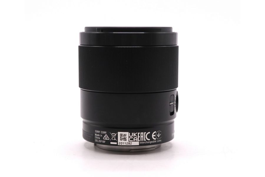Компактный объектив Sony FE 35mm f/1.8 (SEL35F18F)