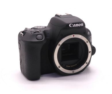 Камера Canon EOS 200D body в упаковке (пробеге 300 кадров)