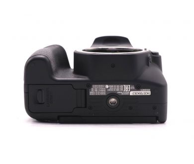 Камера Canon EOS 200D body в упаковке (пробеге 300 кадров)