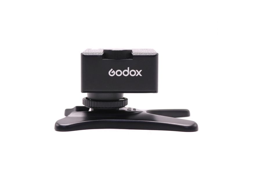 Компактная и мощная вспышка Godox iM30 в упаковке