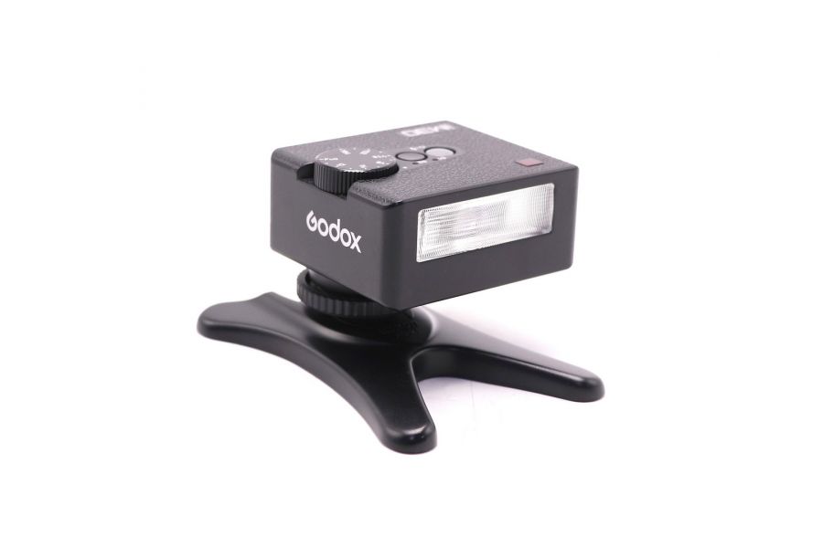 Компактная и мощная вспышка Godox iM30 в упаковке