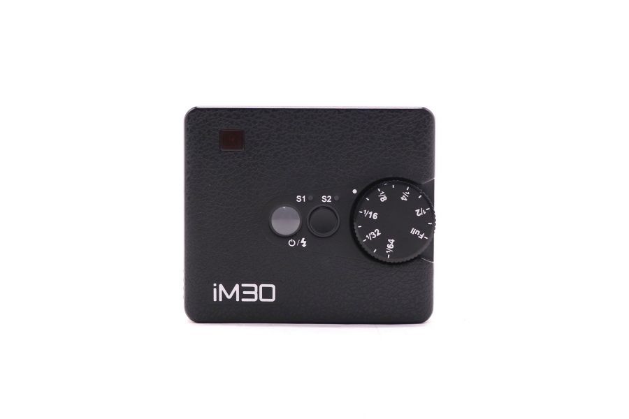 Компактная и мощная вспышка Godox iM30 в упаковке