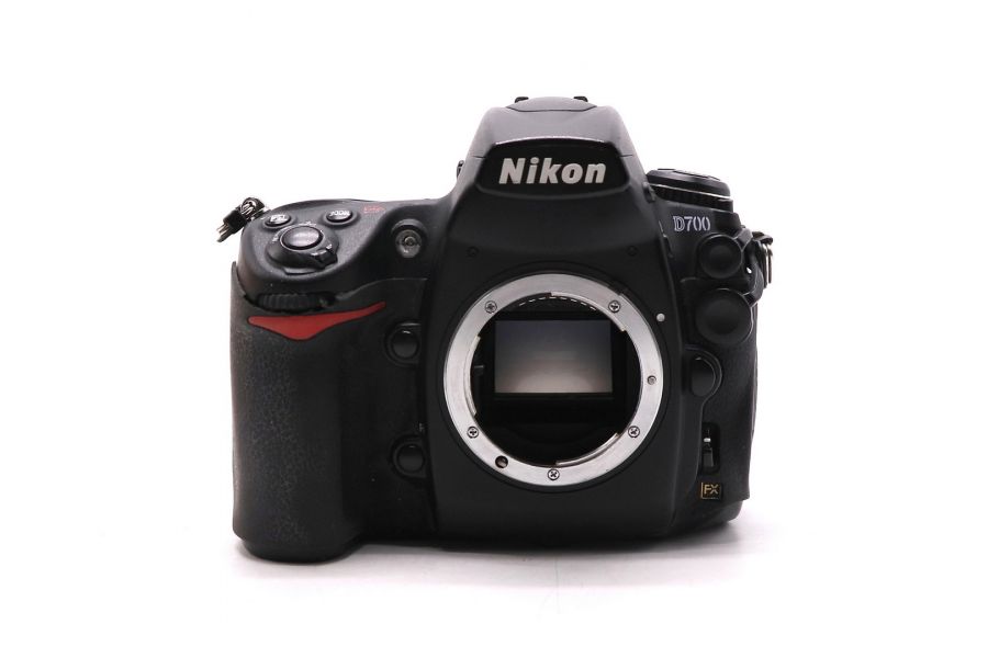 Nikon D700 body в упаковке (пробег 334240 кадров)