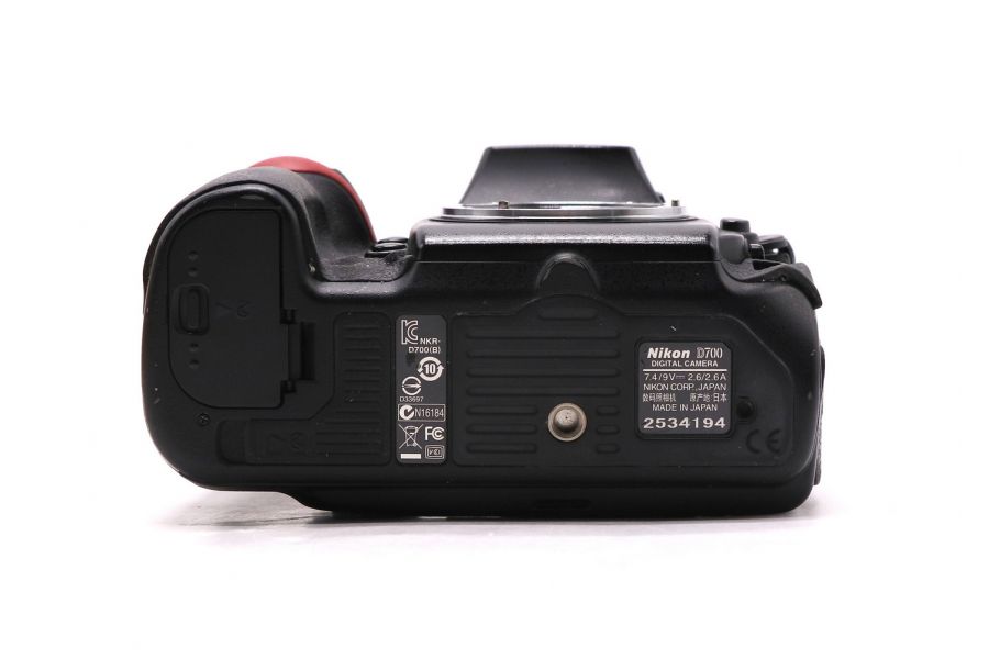 Nikon D700 body в упаковке (пробег 334240 кадров)