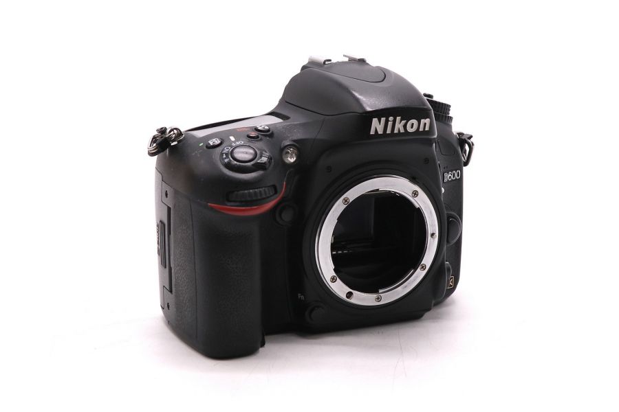 Nikon D600 body в упаковке (пробег 326475 кадров)