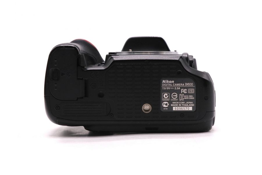 Nikon D600 body в упаковке (пробег 326475 кадров)