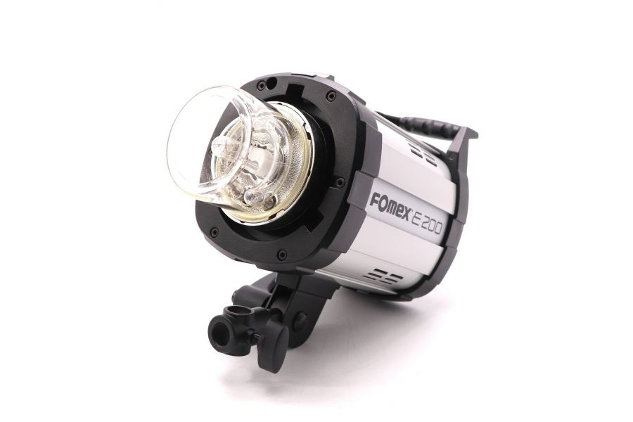 Осветитель Fomex E200 Analogue & Digital Strobe Flash 200W - 220V в упаковке