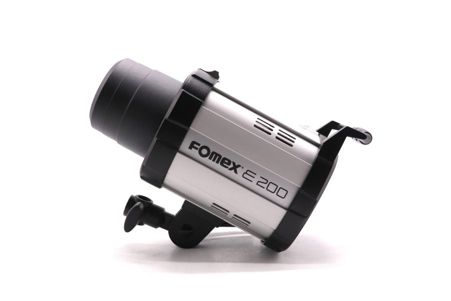 Осветитель Fomex E200 Analogue & Digital Strobe Flash 200W - 220V в упаковке