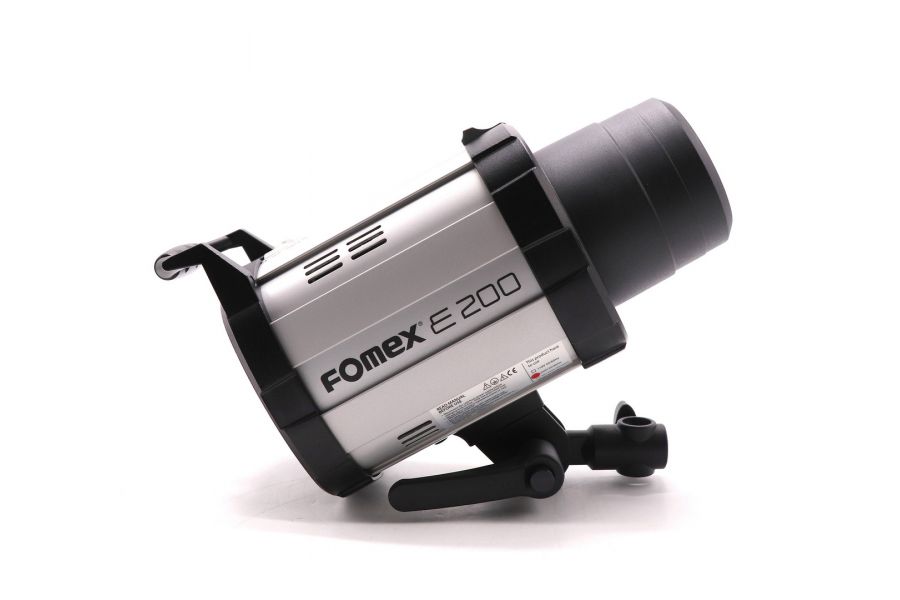 Осветитель Fomex E200 Analogue & Digital Strobe Flash 200W - 220V в упаковке