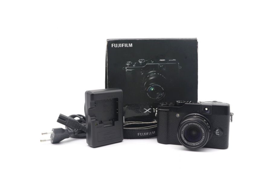 Цифровой компактный фотоаппарат Fujifilm X10 в упаковке