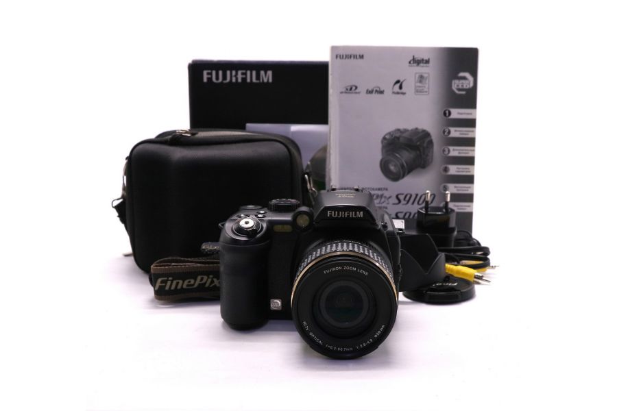 Продвинутая bridge-камера Fujifilm FinePix S9600 в упаковке