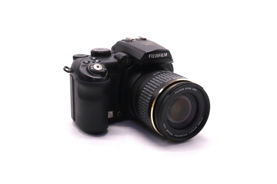 Продвинутая bridge-камера Fujifilm FinePix S9600 в упаковке