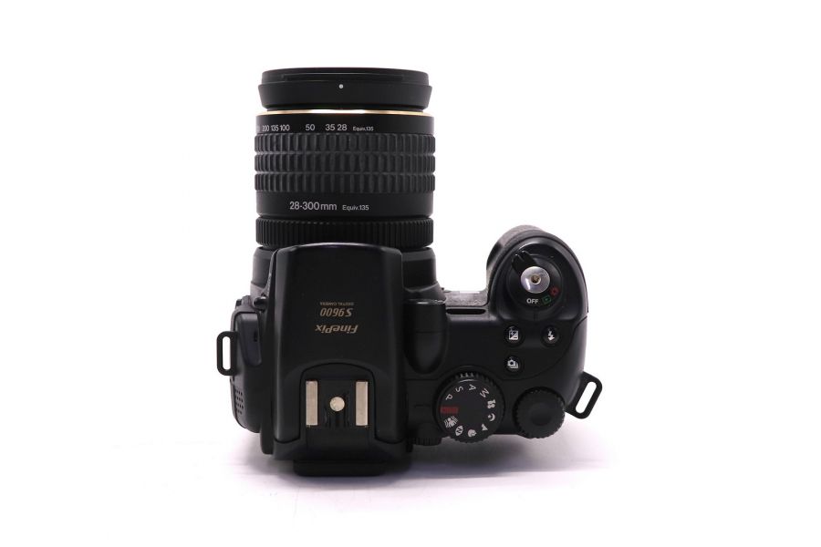 Продвинутая bridge-камера Fujifilm FinePix S9600 в упаковке