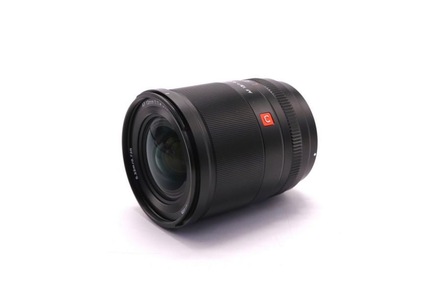 Viltrox AF 13mm f/1.4 E for Sony E в упаковке