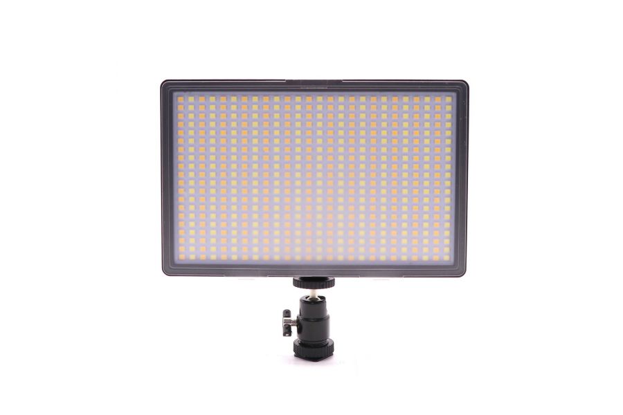 Светодиодный осветитель FUJIMI FJL-SMD520B в упаковке