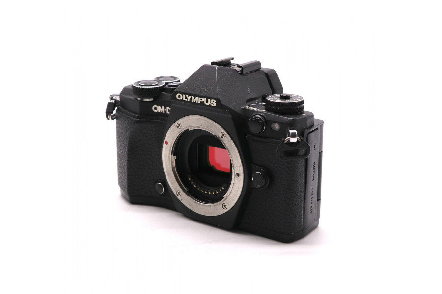 Olympus OM-D E-M5 II body в упаковке (пробег 20800 кадров)