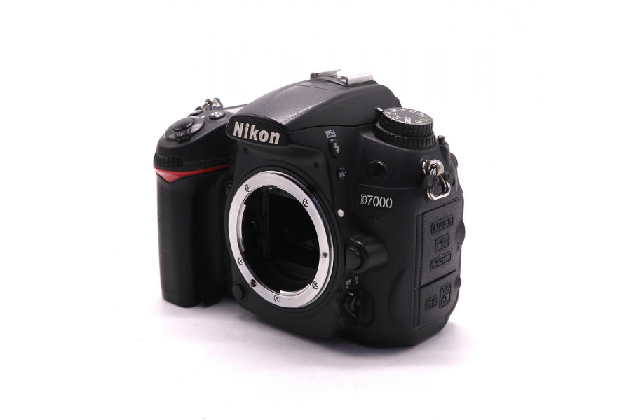Nikon D7000 body в упаковке (пробег 102700 кадров)