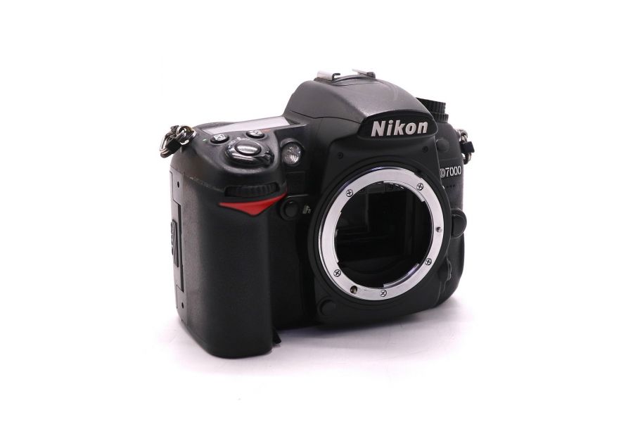 Nikon D7000 body в упаковке (пробег 102700 кадров)