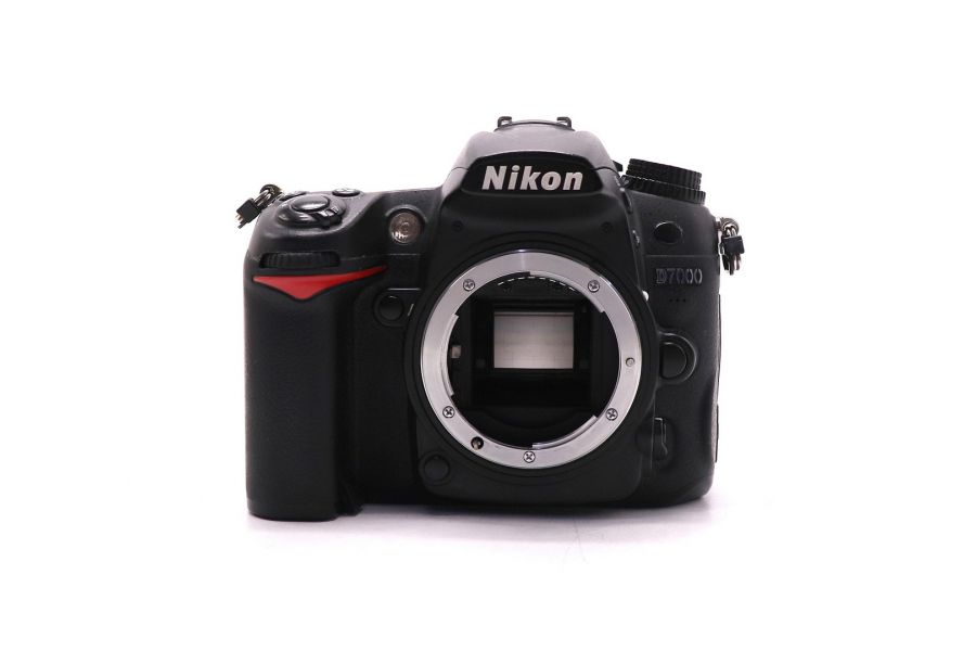 Nikon D7000 body в упаковке (пробег 102700 кадров)