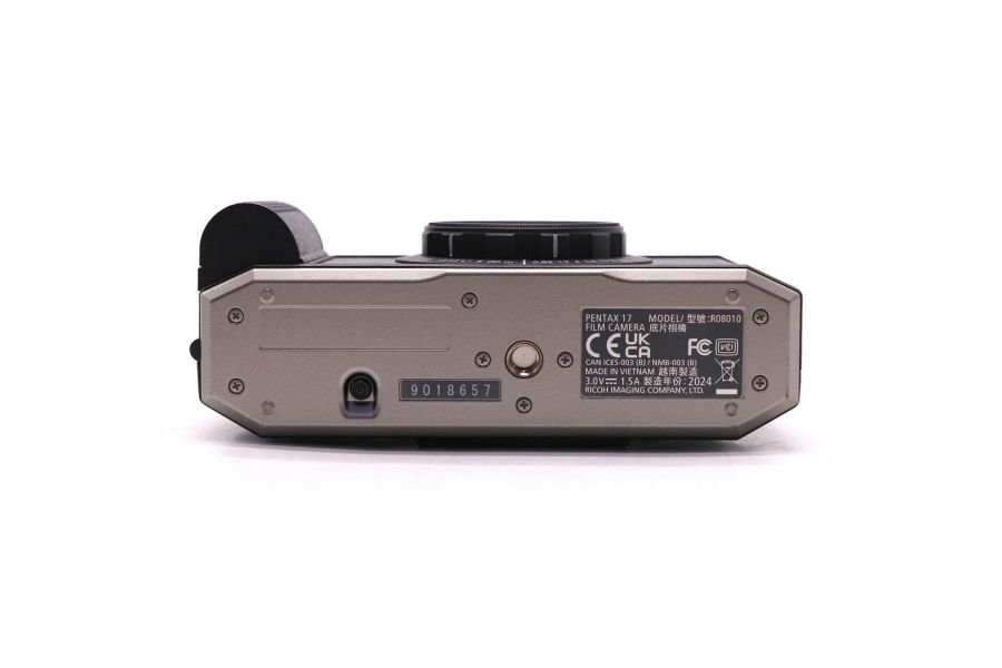 Пленочный фотоаппарат Pentax 17 в упаковке