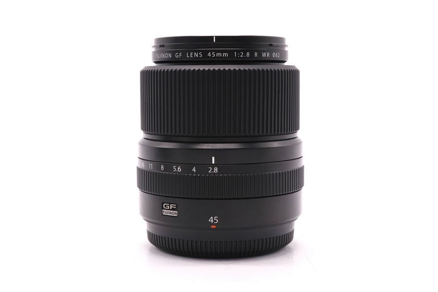 Объектив Fujifilm GF 45mm f/2.8 R WR в упаковке