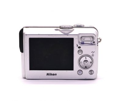 Компактная цифровая камера Nikon Coolpix P2