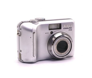 Компактная цифровая камера Nikon Coolpix P2