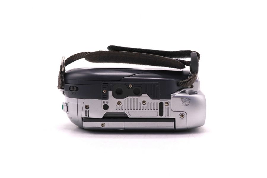 Компактная цифровая видеокамера Canon DC211