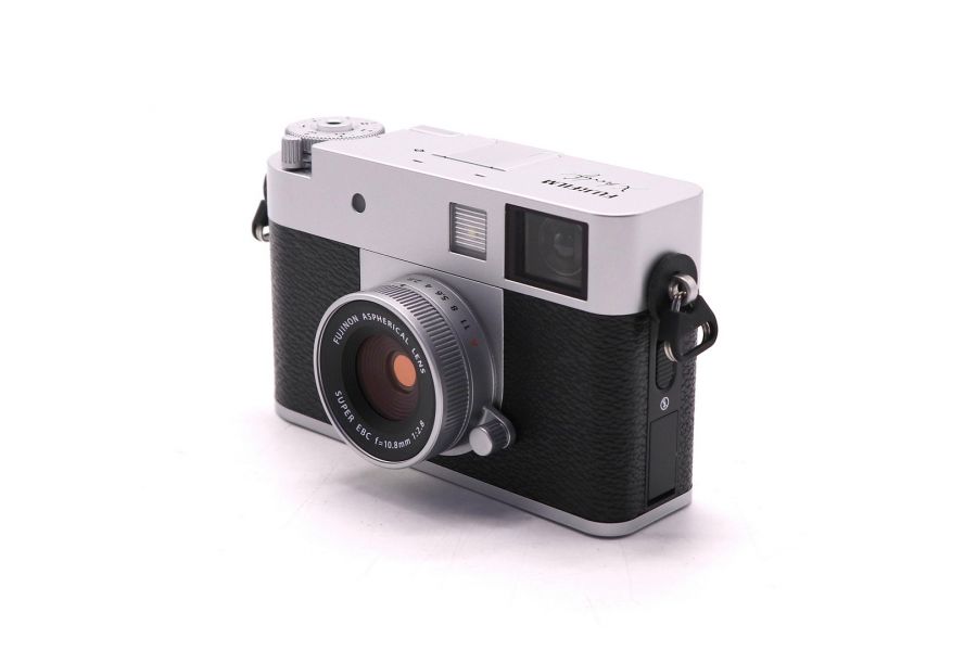 Компактный фотоаппарат Fujifilm X half в упаковке