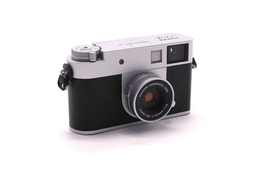 Компактный фотоаппарат Fujifilm X half в упаковке