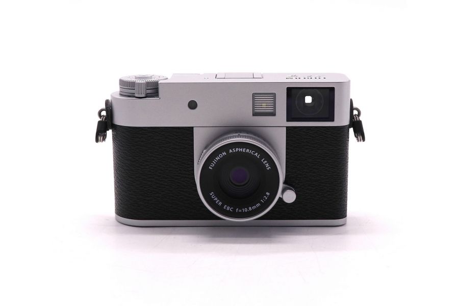 Компактный фотоаппарат Fujifilm X half в упаковке