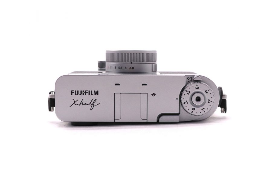 Компактный фотоаппарат Fujifilm X half в упаковке