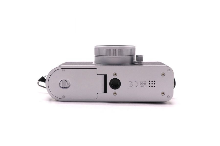 Компактный фотоаппарат Fujifilm X half в упаковке