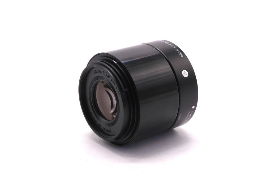 Sigma AF 60mm f/2.8 DN Art Sony E в упаковке