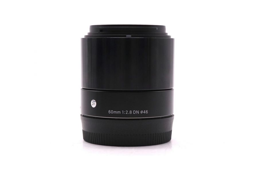 Sigma AF 60mm f/2.8 DN Art Sony E в упаковке