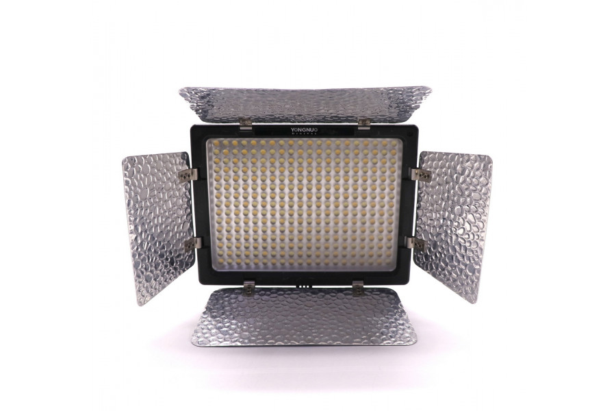 Осветитель YongNuo YN-300 III 5600K в упаковке