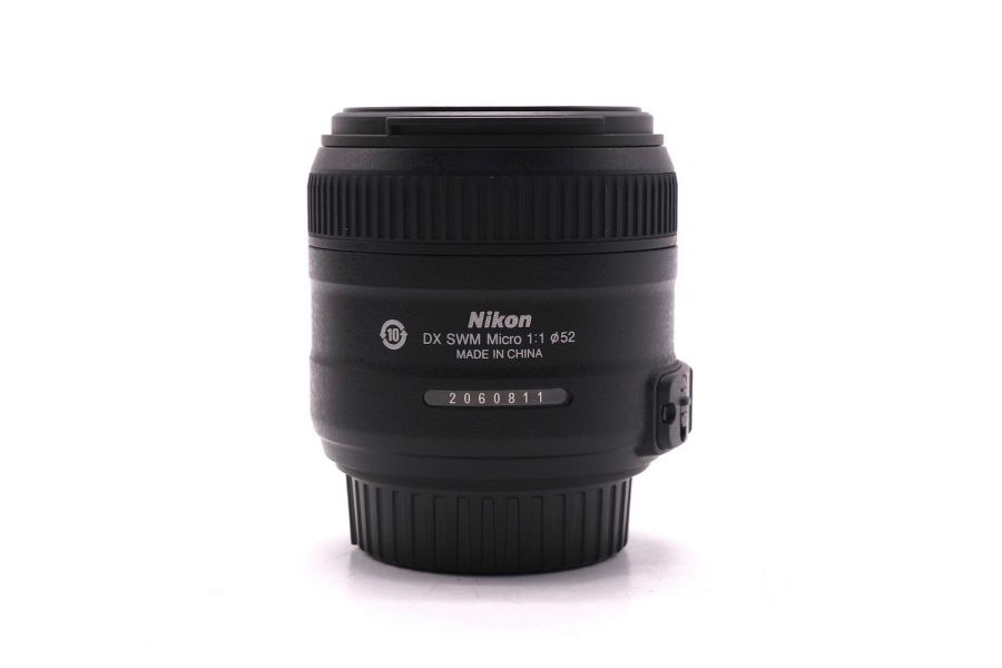 Nikon 40mm f/2.8G AF-S DX Micro Nikkor в упаковке