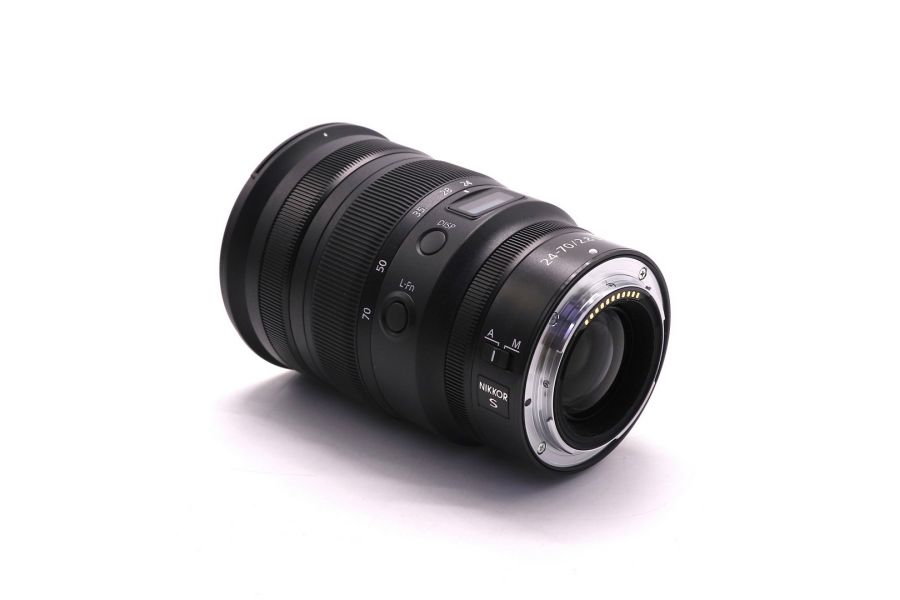 Nikon 24-70mm f/2.8 S Nikkor Z в упаковке