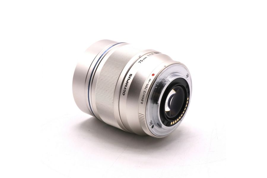 Olympus M.Zuiko Digital 75mm f/1.8 ED MSC серебристый