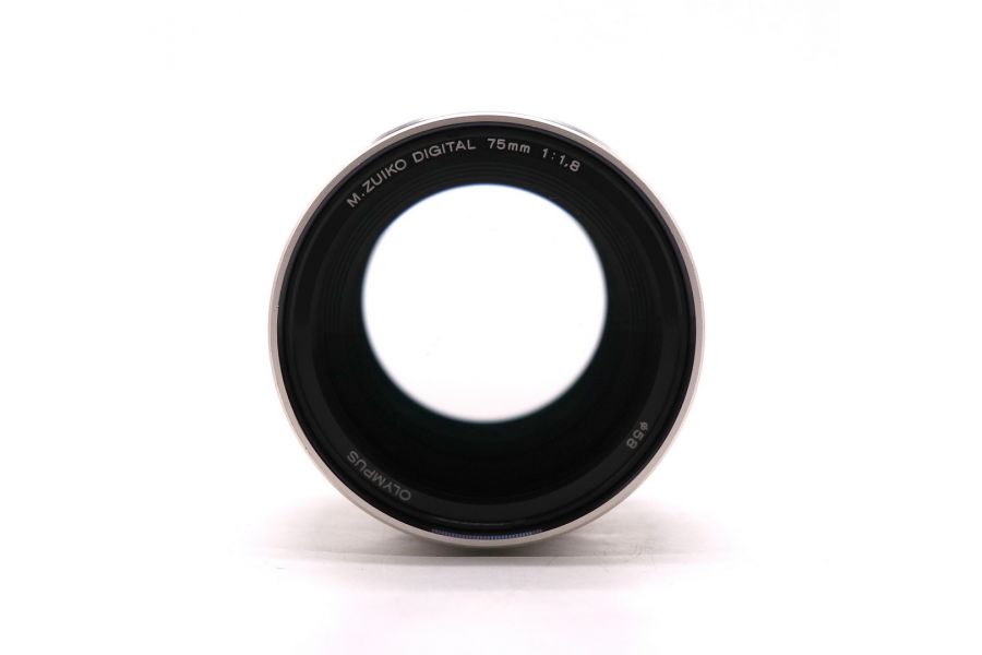 Olympus M.Zuiko Digital 75mm f/1.8 ED MSC серебристый