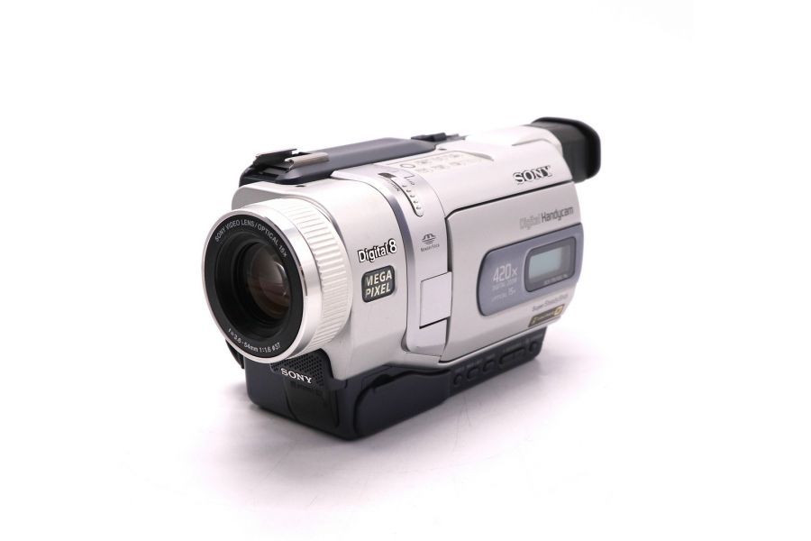 Компактная цифровая видеокамера Sony DCR-TRV740E