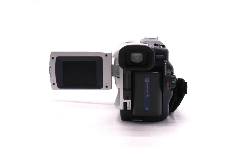 Компактная цифровая видеокамера Sony DCR-TRV740E