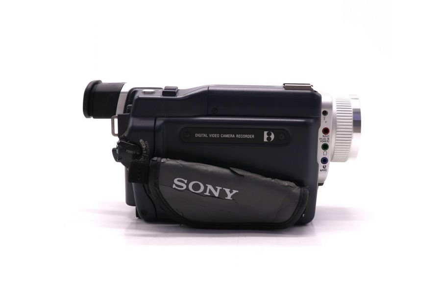 Компактная цифровая видеокамера Sony DCR-TRV740E