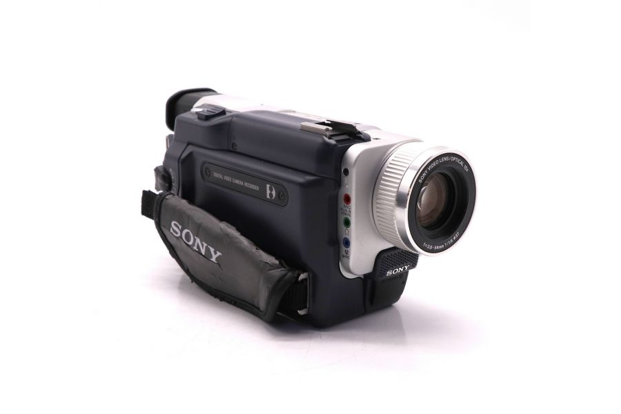 Компактная цифровая видеокамера Sony DCR-TRV740E