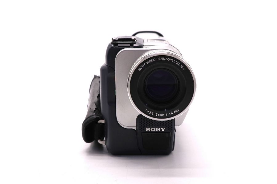 Компактная цифровая видеокамера Sony DCR-TRV740E