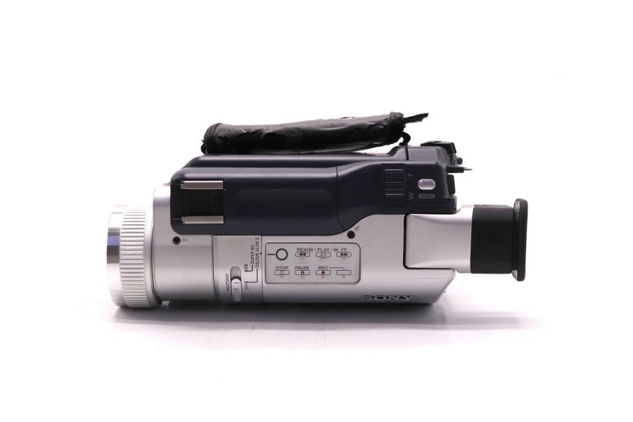 Компактная цифровая видеокамера Sony DCR-TRV740E