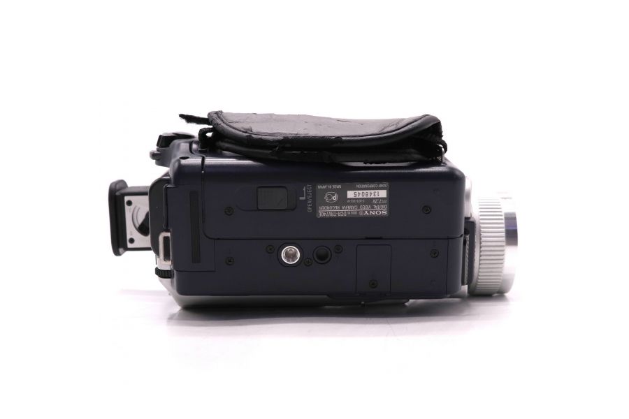 Компактная цифровая видеокамера Sony DCR-TRV740E