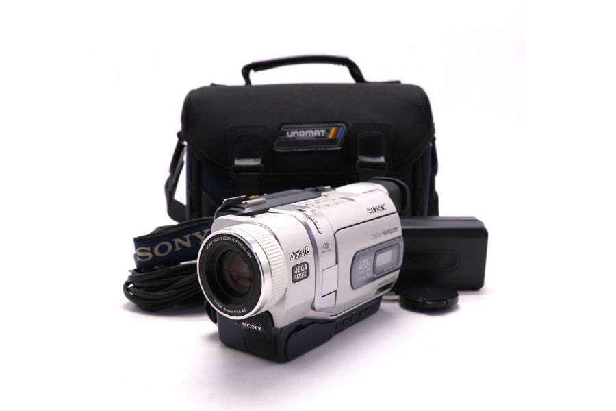 Компактная цифровая видеокамера Sony DCR-TRV740E